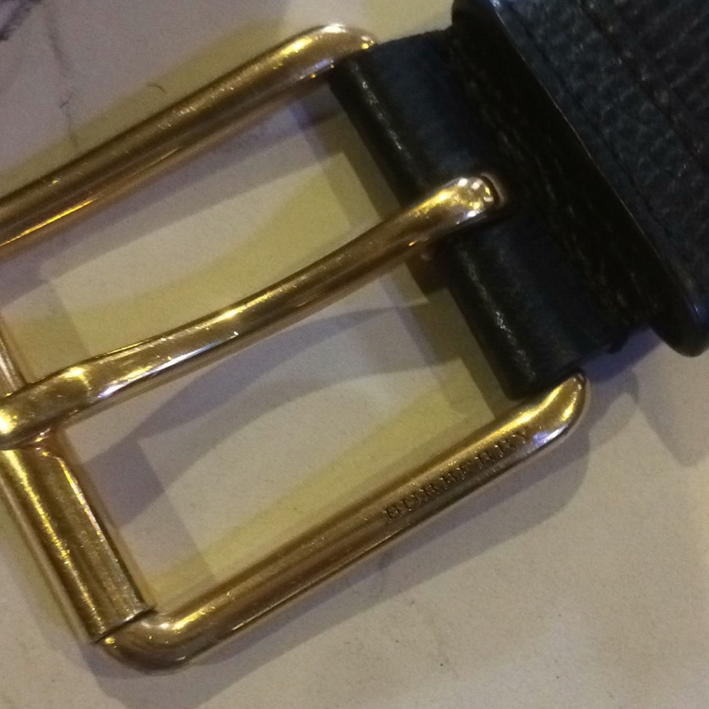 A men’s 2018 Burberry leather belt